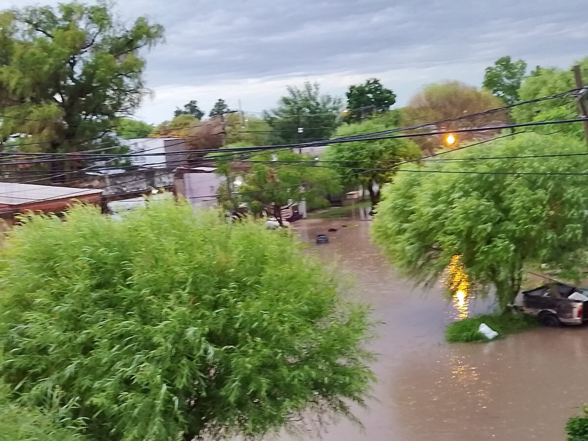 Santa Fe bajo el agua: 52 mm en dos horas, barrios anegados y cortes de luz en una jornada de Paro Nacional