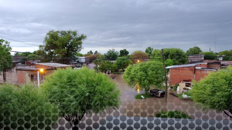 Santa Fe bajo el agua: 52 mm en dos horas, barrios anegados y cortes de luz en una jornada de Paro Nacional