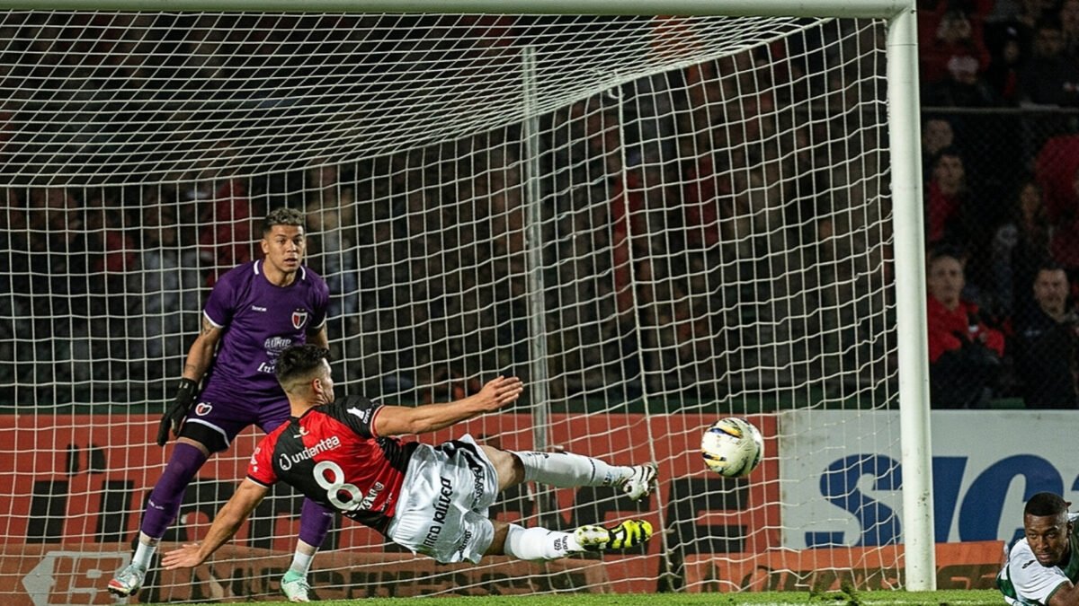 Colón de Santa Fe cumplió en Santa Fe - Fue 3 a 0 frente a San Miguel.