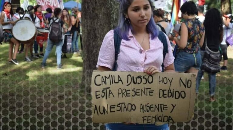 La Urgencia del Ni Una Menos: Una Radiografía de la Violencia Institucional y el Abandono Estatal La Urgencia del Ni Una Menos: Una Radiografía de la Violencia Institucional y el Abandono Estatal